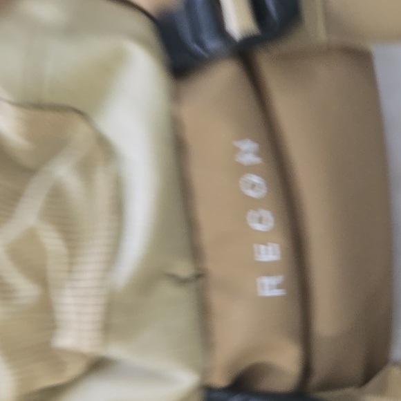 New With Tags! The North Face Women's Recon Backpack - Picture 3 of 5